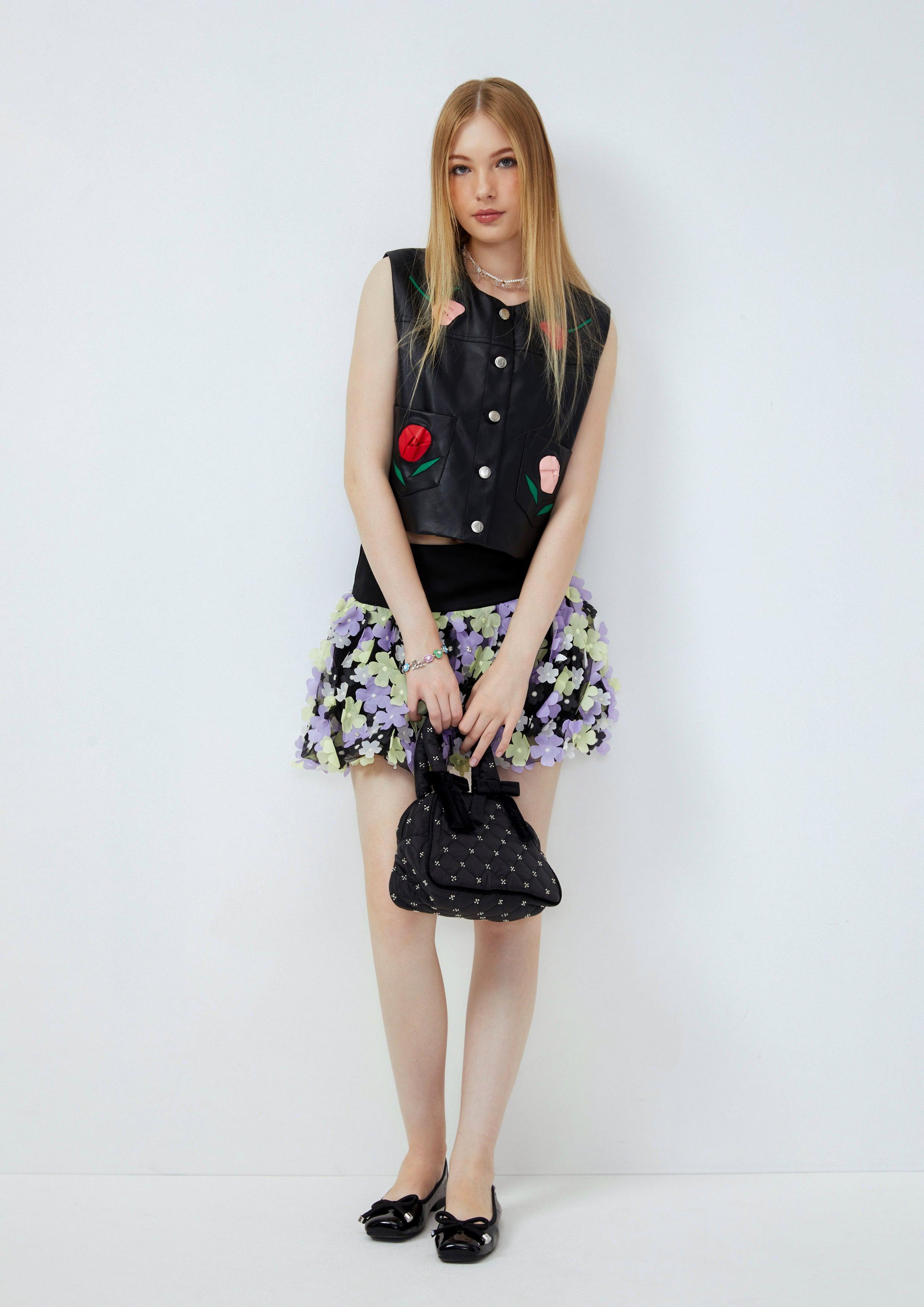 Lost In Museum Floral Embellished Sleeveless Vest Black