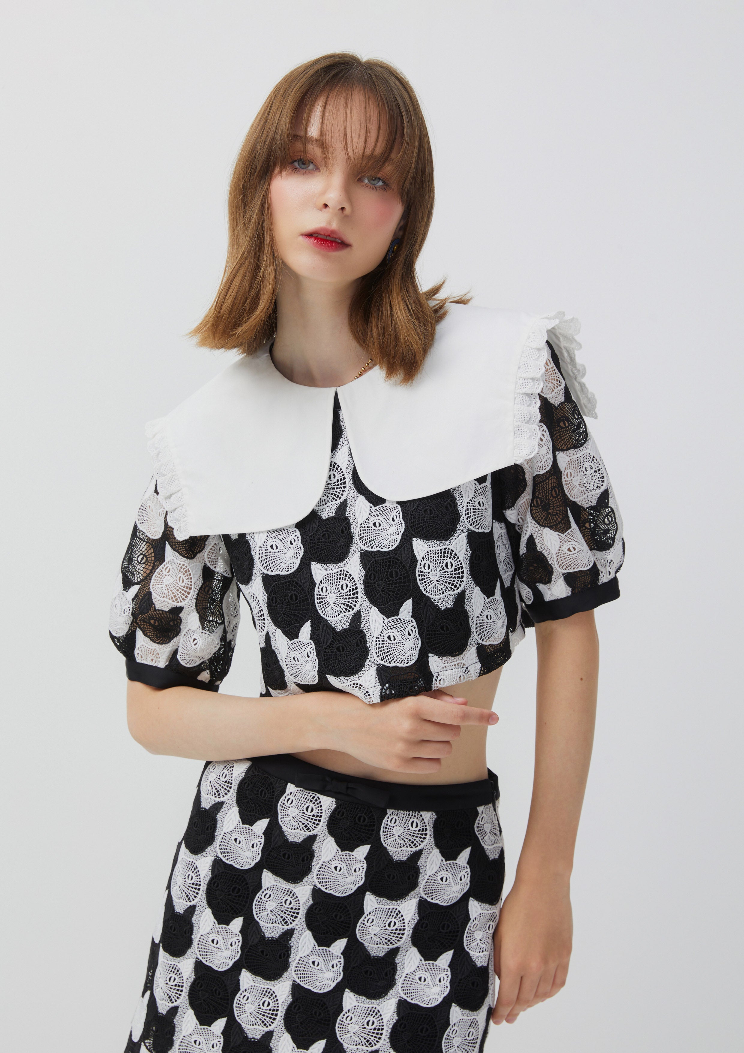 Two Tone Cat Contrast Collar Crop Blouse Nostalgia Chronicle Collection