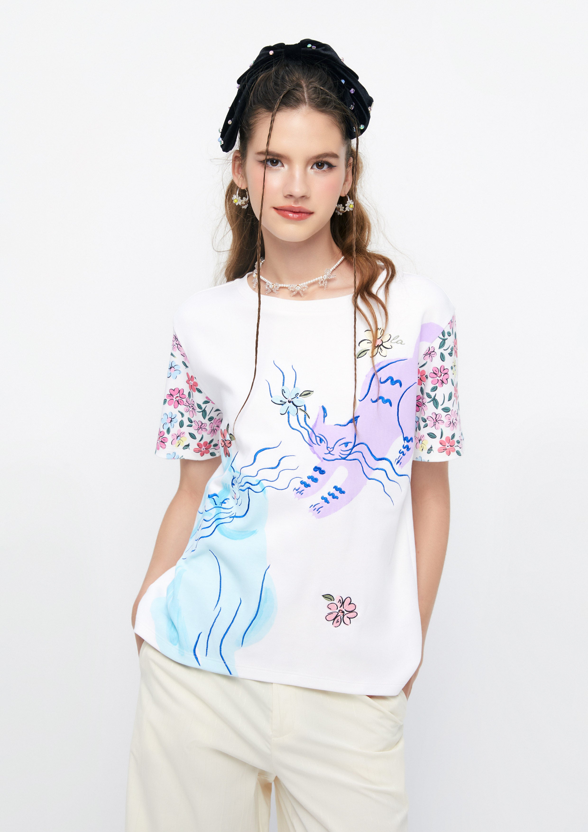 เสื้อยืดพิมพ์ลาย Floral and Feline คอลเลกชัน Retro Rewind