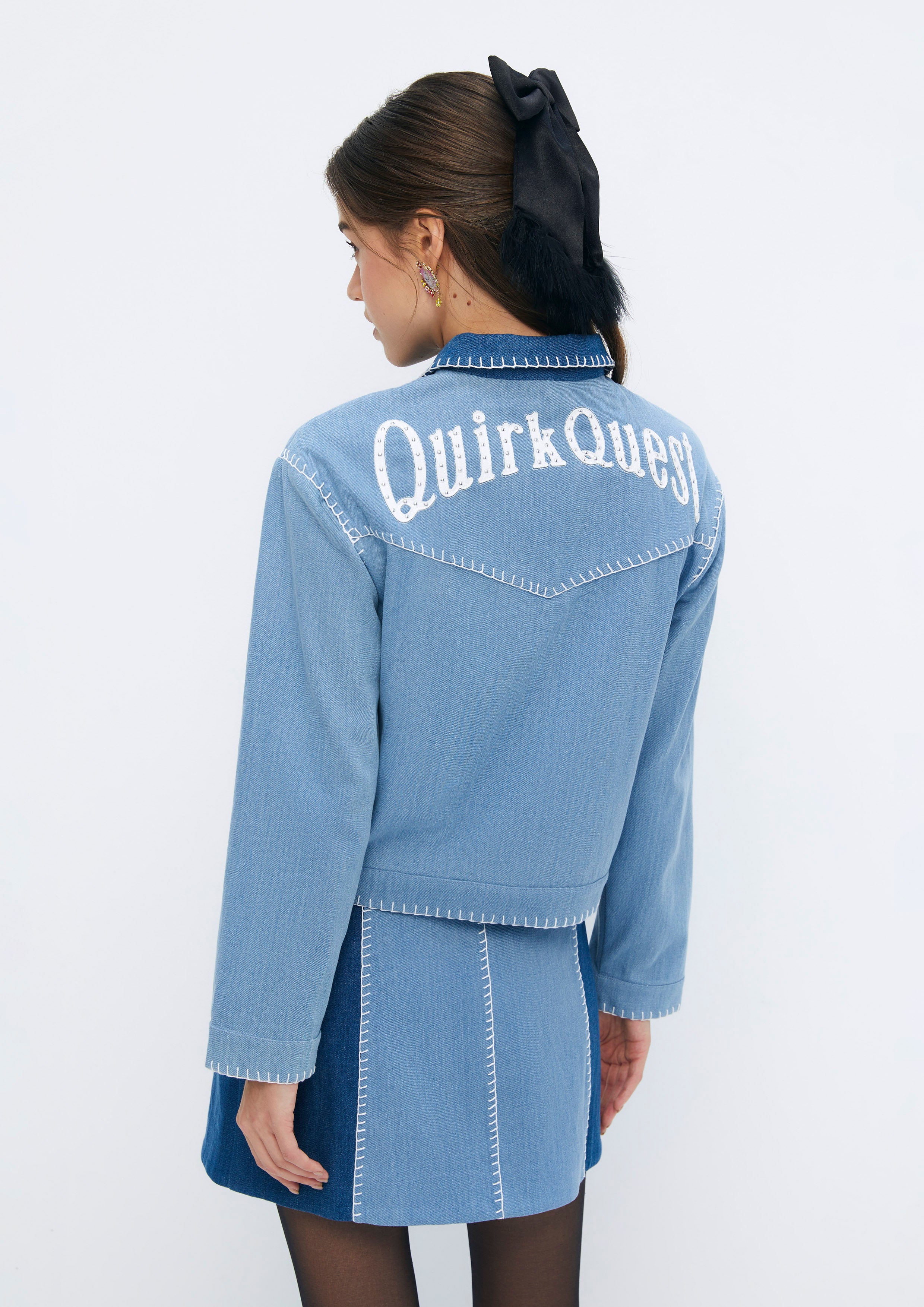 เสื้อแจ็คเก็ตเดนิมปักลาย คอลเลกชัน Quirkquest